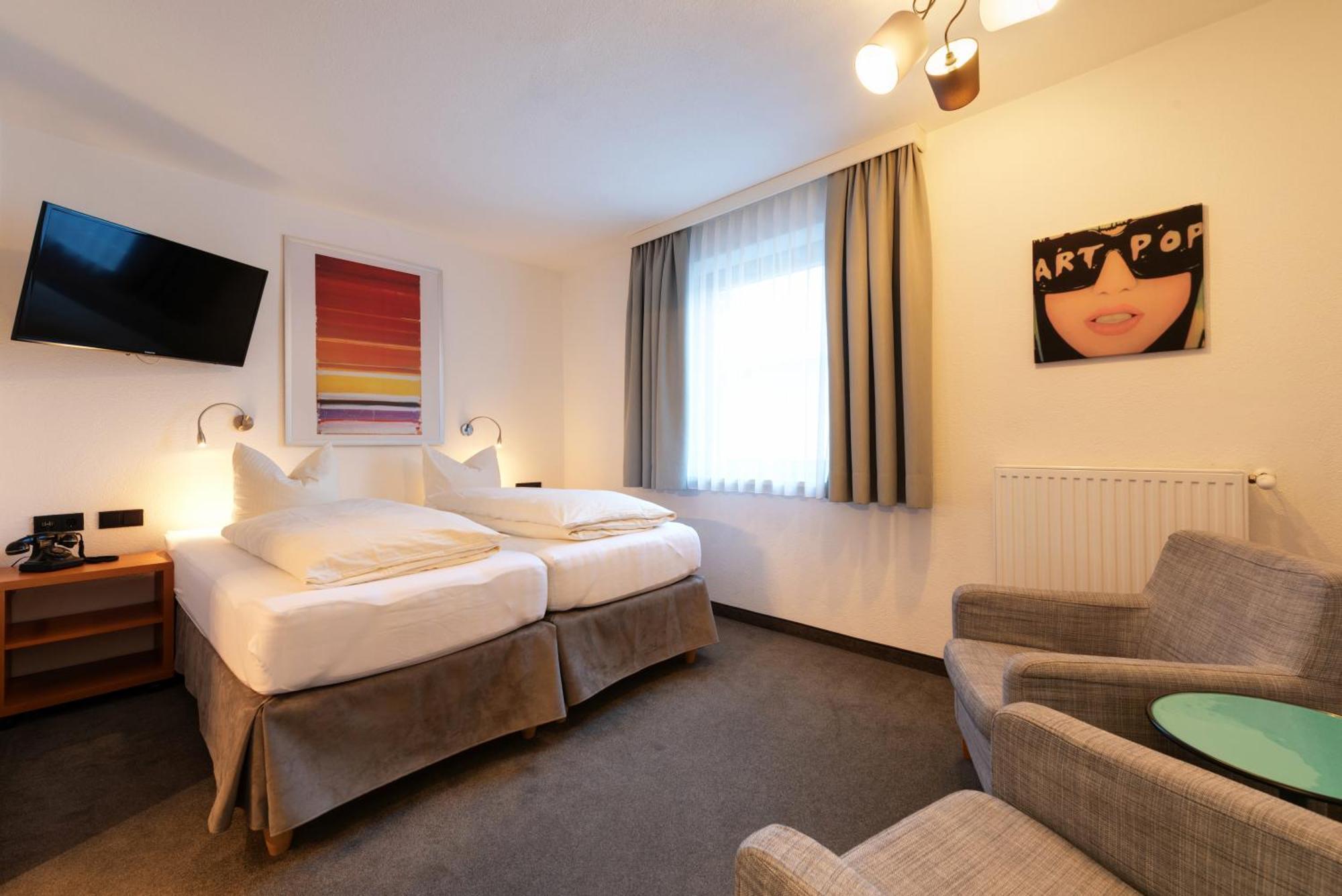 Hotel Pension Kirchplatz Sankt Anton am Arlberg Pokoj fotografie
